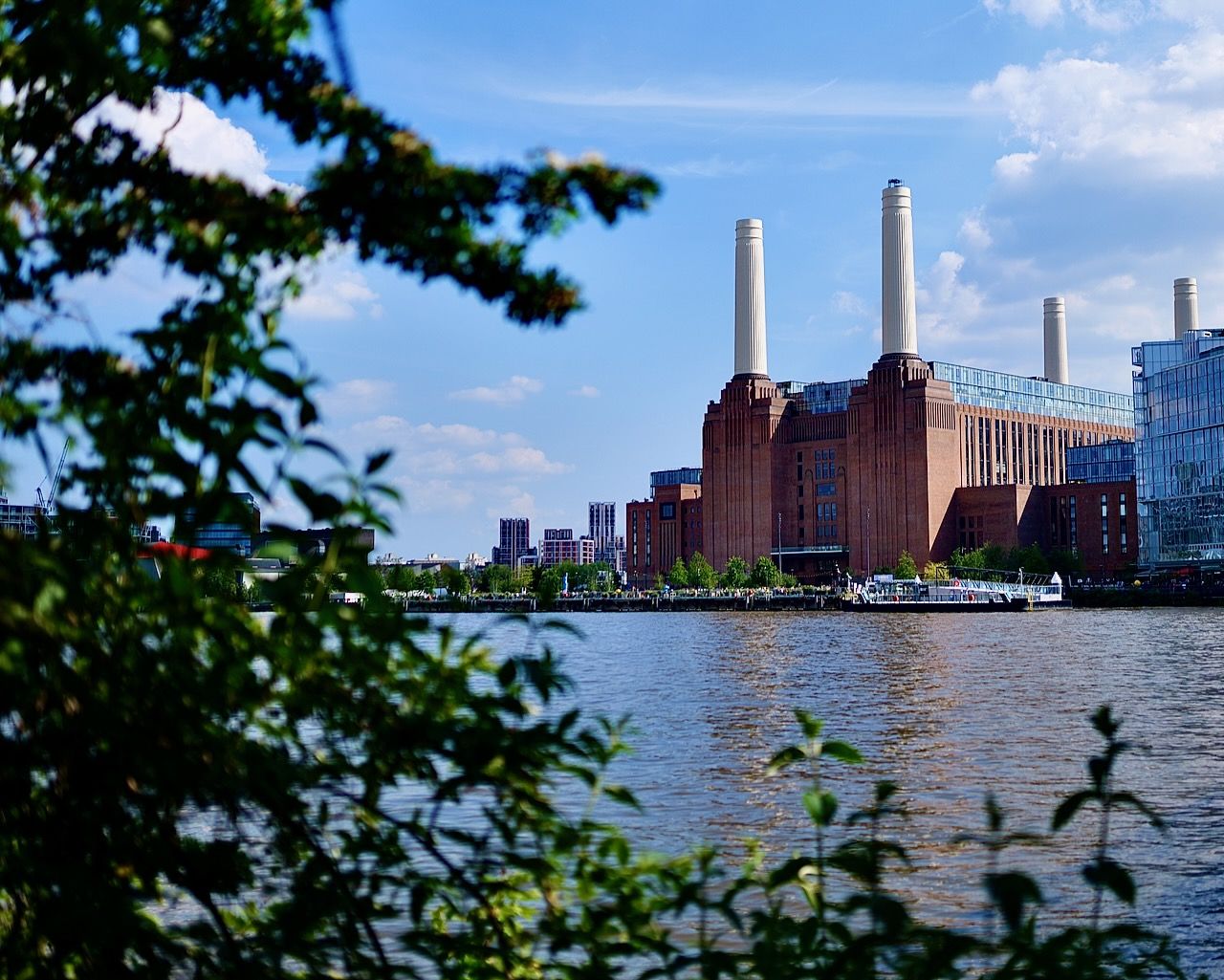 May 2024 - London - Day 6: In search of the elusive flying pig