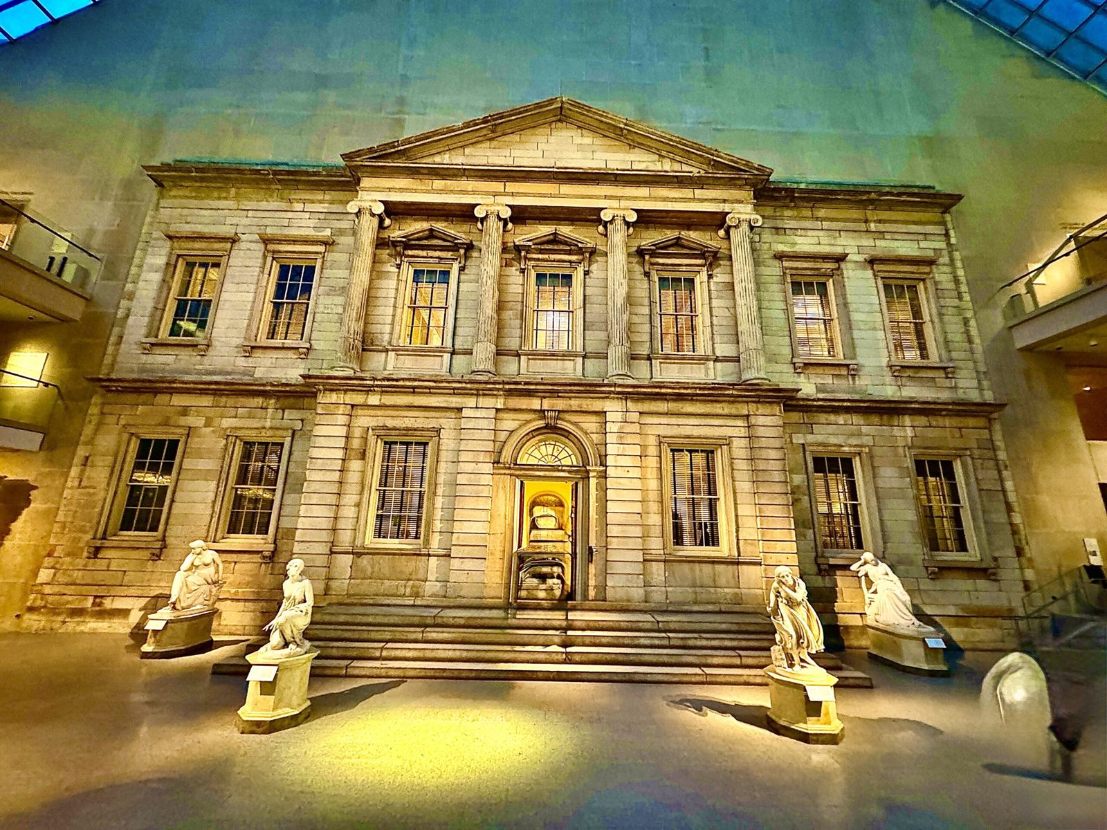 Day 27: The Met in the wet